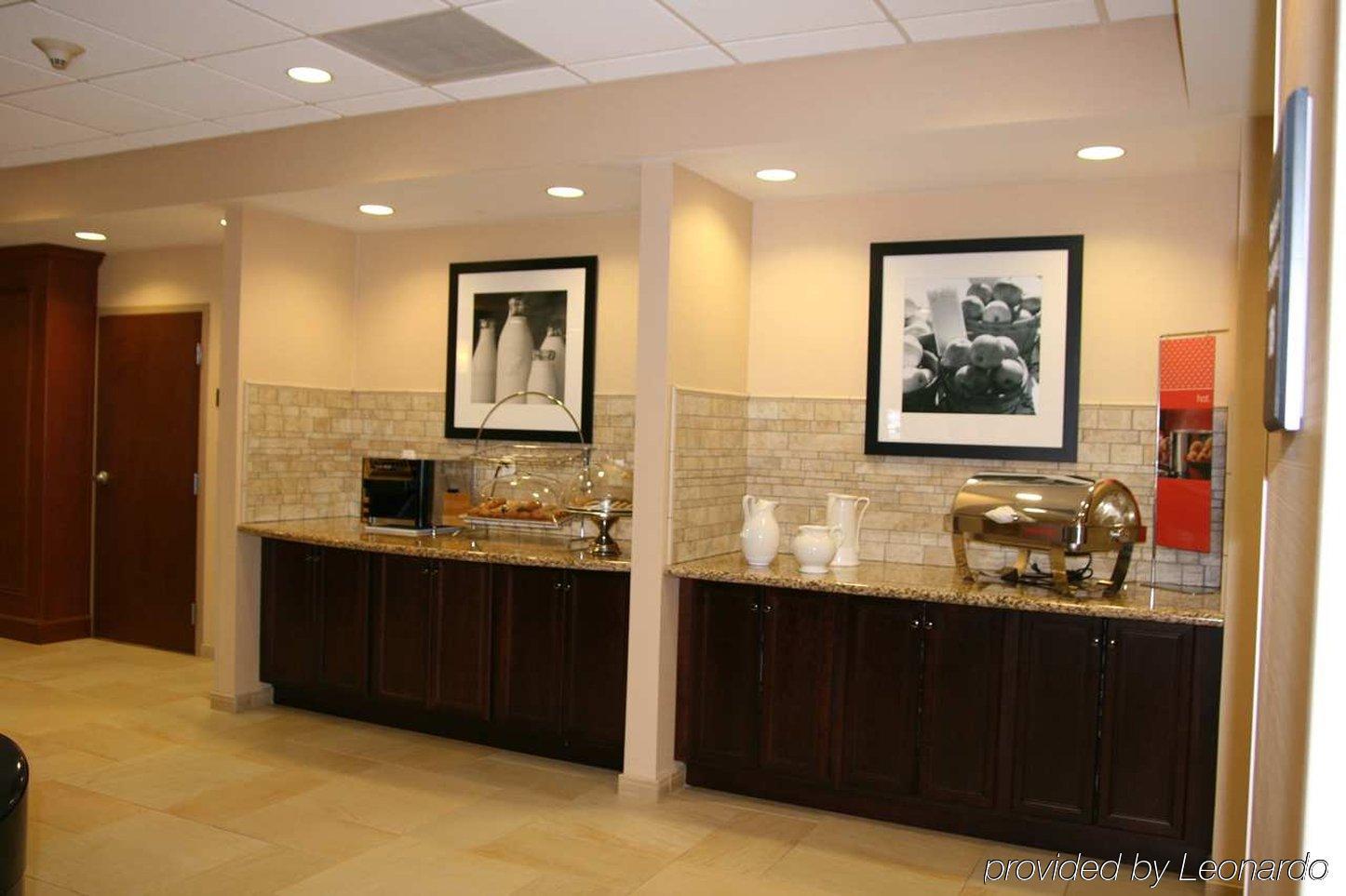Hampton Inn Watertown Beltér fotó